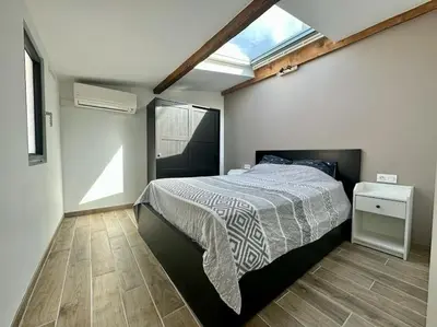 a bedroom with a bed in a room with a window at Ô Sorgue in LʼIsle-sur-la-Sorgue