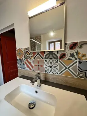 a bathroom with a sink and a mirror at Appartement centre village in Roussillon