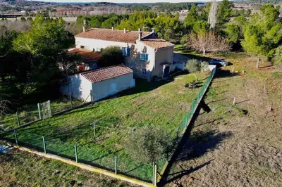 an aerial view of a house with a yard at Soleil d’ocre - Bastide à Roussillon in Roussillon