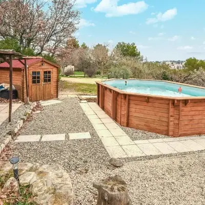 Nice Home In La-Roque-Sur-Pernes