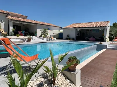 a swimming pool in a villa with a house at Magnifique villa avec piscine Mt Ventoux Provence in Carpentras