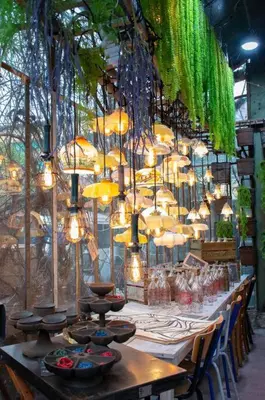 a long table with many lamps and vases on it at Une pause en Provence au Village des antiquaires de la Gare in LʼIsle-sur-la-Sorgue
