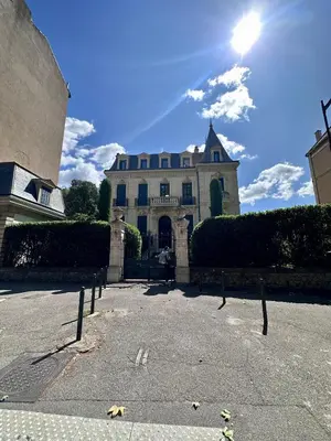 a building with the sun in the sky at Charmant studio le clos d'Aix parking privé gratuit et piscine in Aix-en-Provence