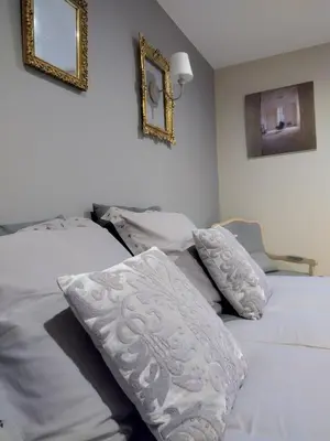 two white beds in a room with two mirrors at Le mas de Roussillon chambre d'hôtes in Roussillon