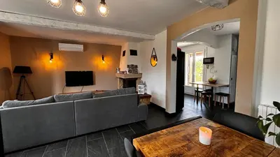a living room with a couch and a table at Chez Jenn- Jolie maison climatisée avec piscine in Monteux