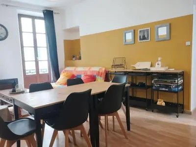 a room with a table and chairs and a bed at Appartement en plein centre. in Carpentras