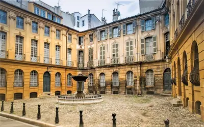 a large building with a fountain in front of it at Hote-Aix-Centre-garage-piscine in Aix-en-Provence