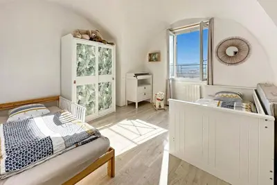 a bedroom with a bed and a window at Les Terrasses du Château I Electio in Lauris