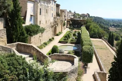 a view of a building with a garden at Les Terrasses du Château I Electio in Lauris