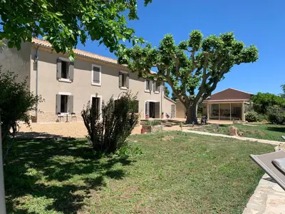 a large white building with a tree in the yard at La Miougrano in Plan-dʼOrgon
