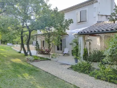 a house with a garden in front of it at Le Jardin des Chenes in Eyragues