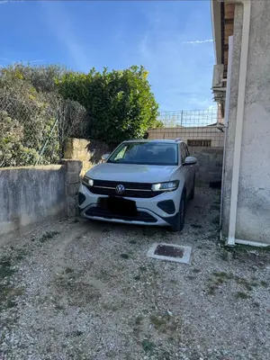 a car parked in front of a building at Spacieux studio 2 à 3 personnes au pied du Ventoux km Zéro in Bédoin