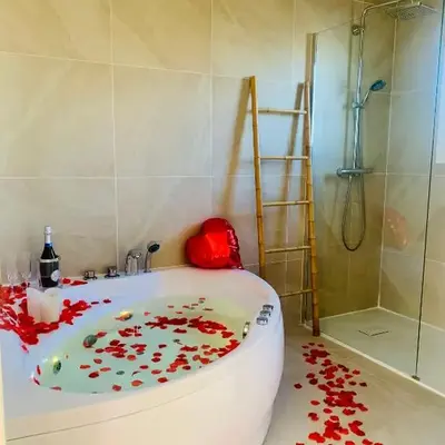 Provensa - love room avec balneo et terrasse avec vue