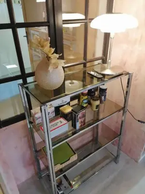 a glass shelf with a vase on top of it at Bedoin Mas PASEVE in Bédoin