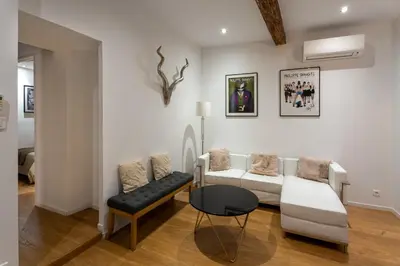 a living room with a couch and a table at Le Yona Mirabeau - Appartement T3 Atypique situé dans le centre ville historique - proche Rotonde in Aix-en-Provence