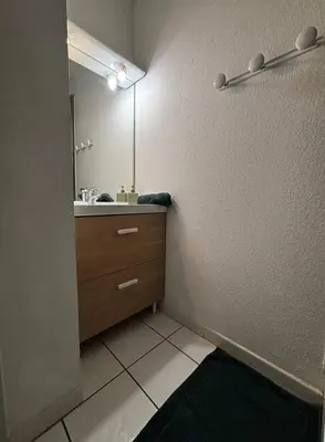 a bathroom with a sink and a mirror at Villa Tia - Appartement 2 chambres - piscine - bord de lac in Saint-Saturnin-lès-Avignon