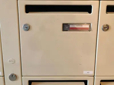 a close up of an old fashioned refrigerator at ITER House \uc774\ud130 \ud558\uc6b0\uc2a4 in Aix-en-Provence