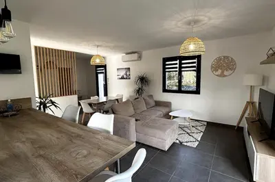 a living room with a couch and a table at Chez Céline - Belle maison climatisée piscine in Carpentras