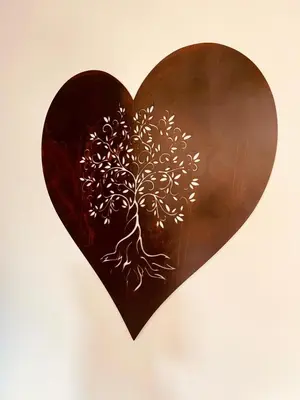 a wooden heart with a tree etched into it at La villa Louca in Saint-Saturnin-les-Apt