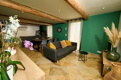 a living room with a couch and a table at Gîte entier en Campagne in Pernes-les-Fontaines