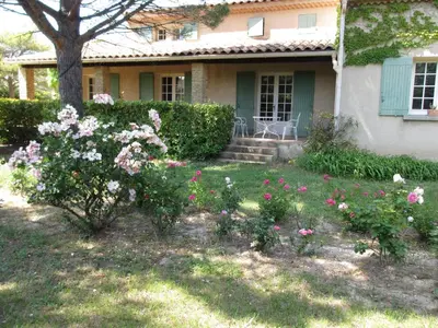 a house with flowers in the front yard at Clos Sainte-Garde in Saint-Didier