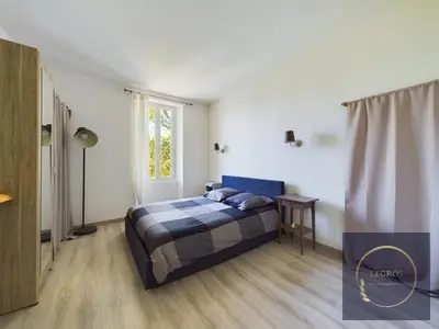 a bedroom with a bed and a window at La terrasse du pêcheur in LʼIsle-sur-la-Sorgue