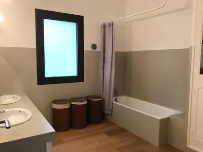 a bathroom with two sinks and a tub and two trash cans at Proche Aix-en-Provence maison avec piscine - 10 personnes in Rognes