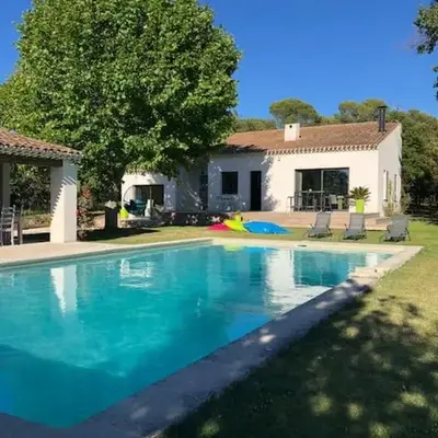 Proche Aix-en-Provence maison avec piscine - 10 personnes