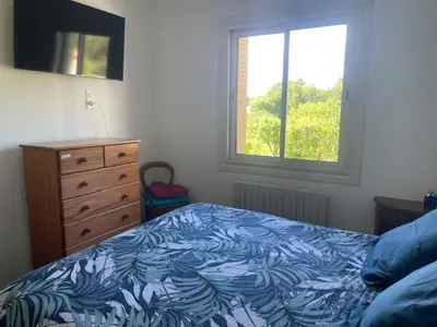 a bedroom with a bed and a dresser and a window at Maison idéale pour famille proche de toutes commodités in Carpentras