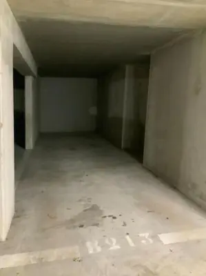 an empty room in a house under construction at Logement cosy climatisé avec parking in Aix-en-Provence