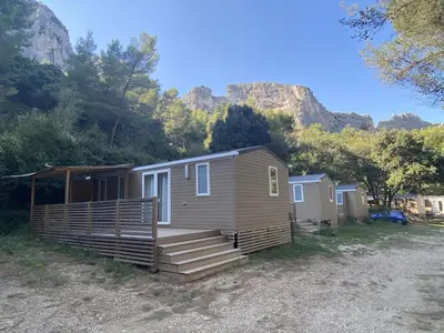 a tiny house with mountains in the background at Camping maeva Respire La Vallée Heureuse in Orgon