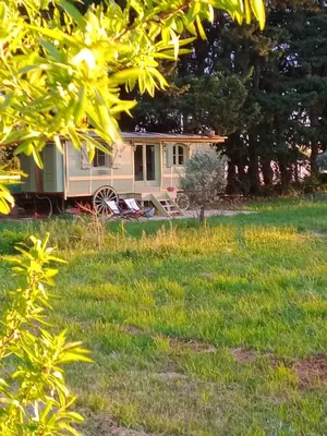 a house in the middle of a field at Roulotte Karlotte in Pernes-les-Fontaines