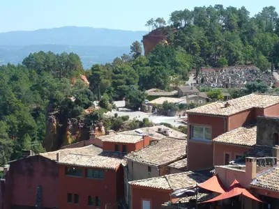 a view of a town with houses and a mountain at Maison de campagne La Teranga au coeur du Luberon in Apt