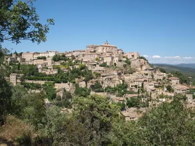 a village on top of a hill with houses at Les Romarins dans le Mas de la PERRINE entre AVIGNON LUBERON Mt VENTOUX in Monteux