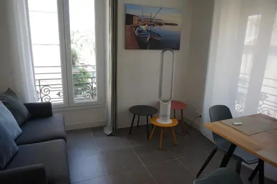 a living room with a couch and a table at Appartement Suite Privilège avec Parking in Salon-de-Provence
