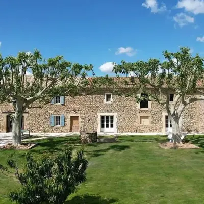Provencal farm with heated pool in Lamanon near Aix en Provence - 12 people