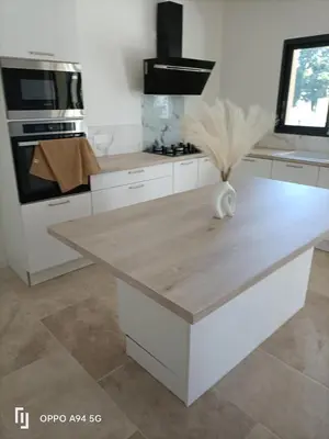 a kitchen with a white counter top in a room at Maison Neuf en Provence in Monteux