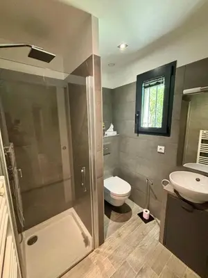 a bathroom with a shower and a toilet and a sink at Studio Terrasse Privée Jardin Air conditionné in Aix-en-Provence