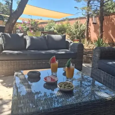 Location indépendante au cœur des Alpilles pour 2 personnes avec Jacuzzi