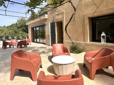a group of chairs and a table in front of a building at Villa du Tallagard in Salon-de-Provence