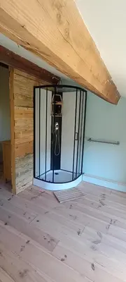 a room with a glass door in the corner of a room at JAS provençal pour 6 personnes à 2mn de la Grange de Javon in Monieux