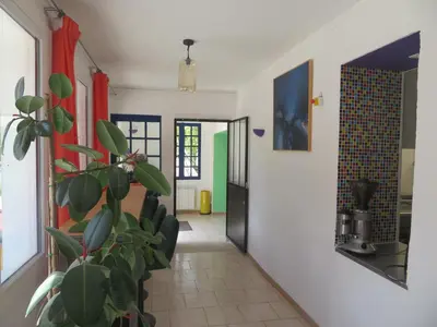 a hallway with a potted plant in a room at Auberge de la petite casserole in Revest-des-Brousses