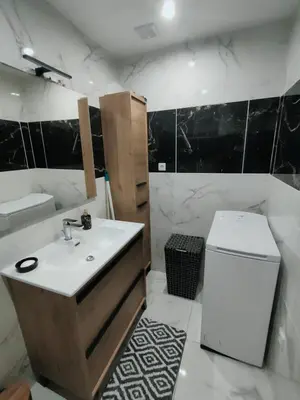 a bathroom with a sink and a toilet at Appart 1 ch rénové avec piscine in Morières-lès-Avignon