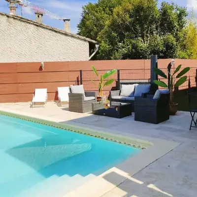Appart 1 ch rénové avec piscine