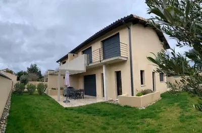 a house with a balcony and a grass yard at Villa PERNOISE in Pernes-les-Fontaines