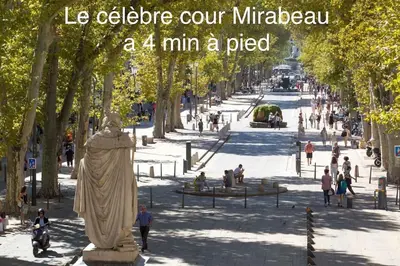 a city with a statue in the middle of a park at Le Tanneur- Grand Studio 38m2 en centre-ville in Aix-en-Provence