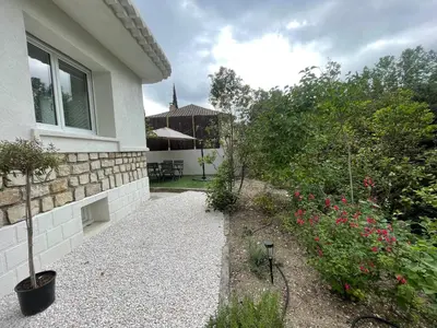 a house with a garden with flowers and plants at La maison des Lilas in Aix-en-Provence