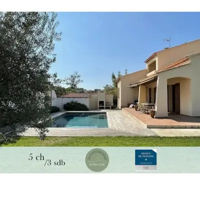 a picture of a house with a swimming pool at Villa l'Olivier en Provence 5ch piscine jardin et clim in Lambesc