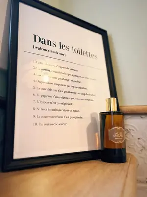 a bottle ofds less bottles sitting next to a picture at Oustau di Gaffo in LʼIsle-sur-la-Sorgue