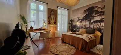 a bedroom with a bed and a desk in it at Divine Idylle Luxe 3 chambres, terrasse 130m2, jacuzzi, Clim 5 m Cours Mirabeau in Aix-en-Provence